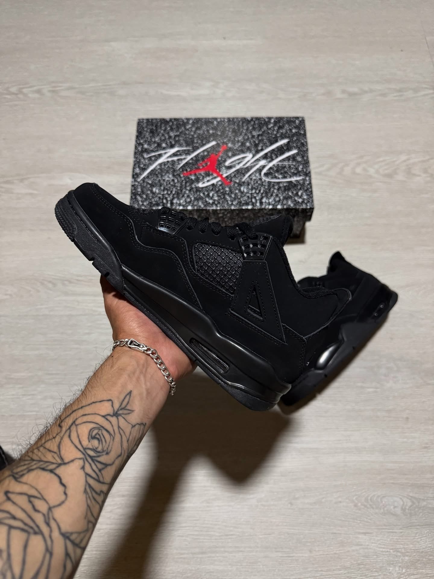 Retro 4 black cat