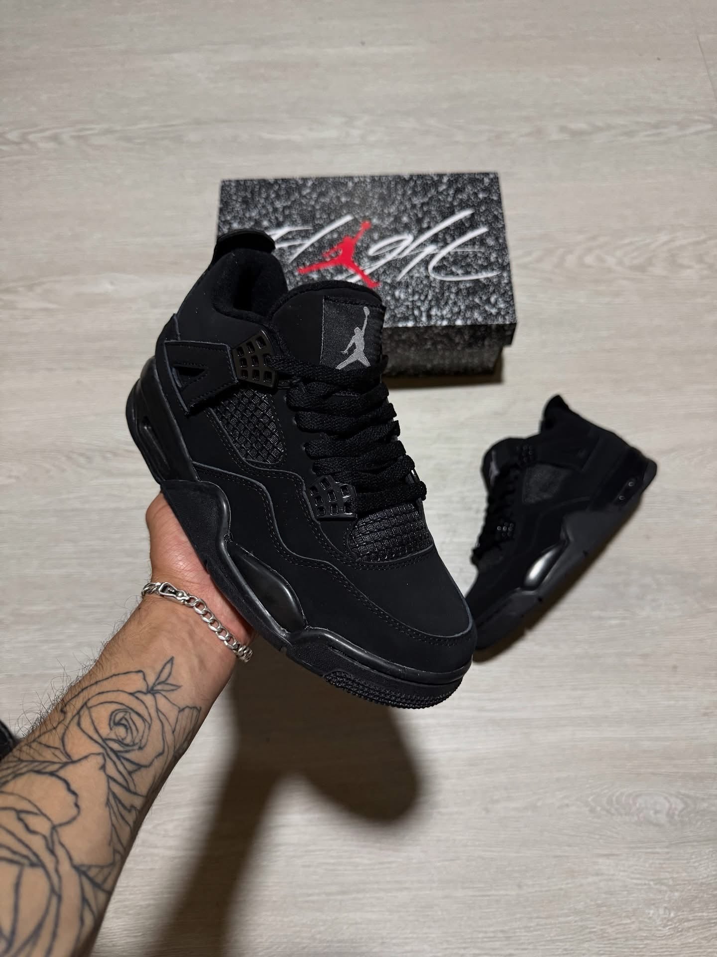 Retro 4 black cat
