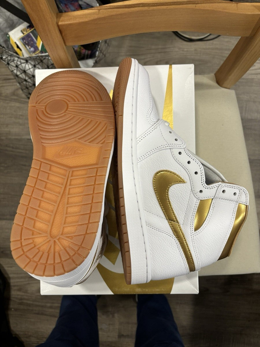 Air Jordan 1 Retro doradas