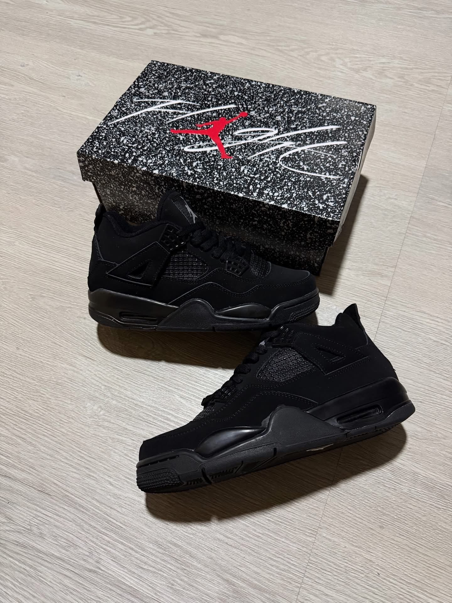 Retro 4 black cat