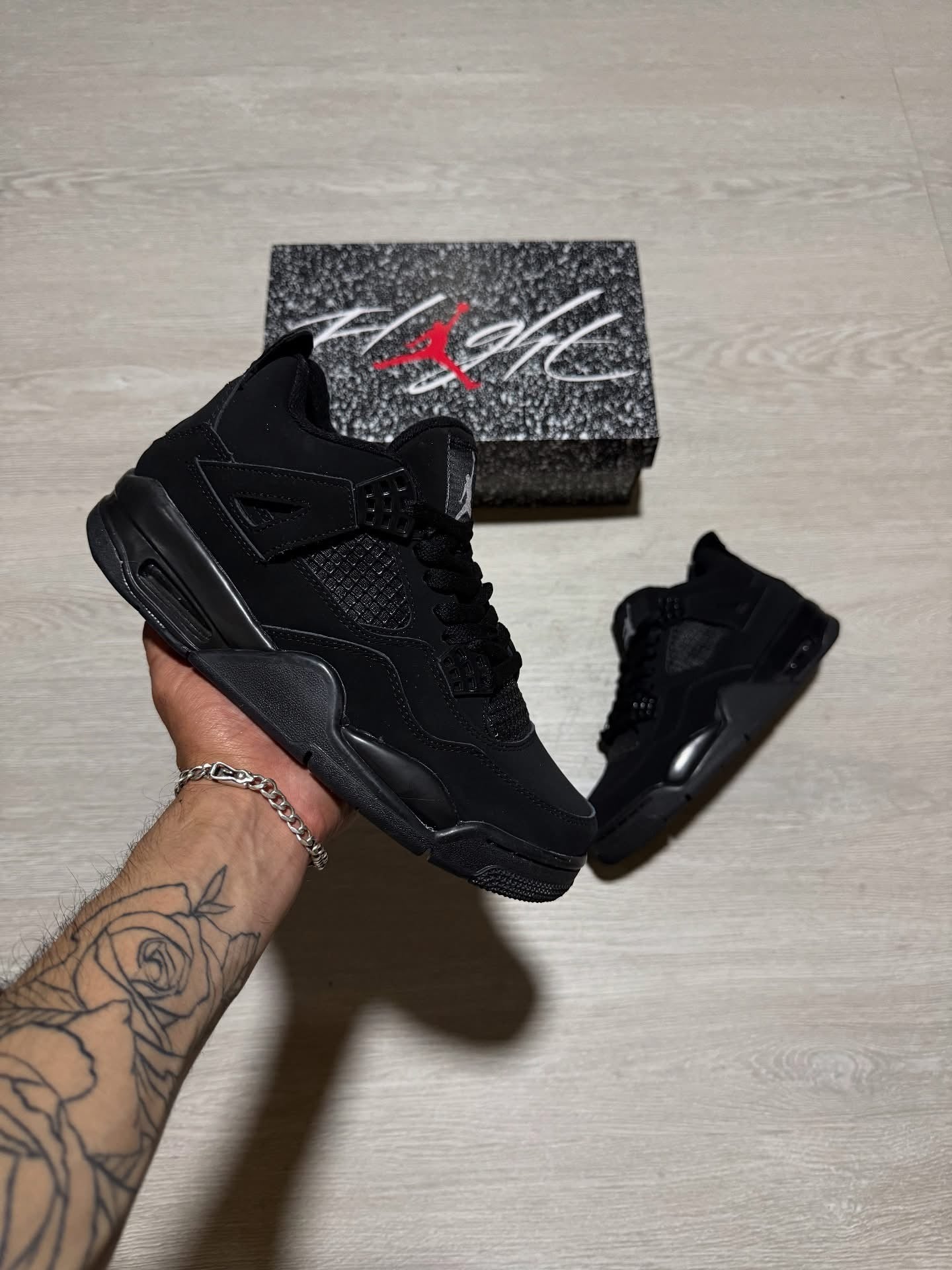 Retro 4 black cat
