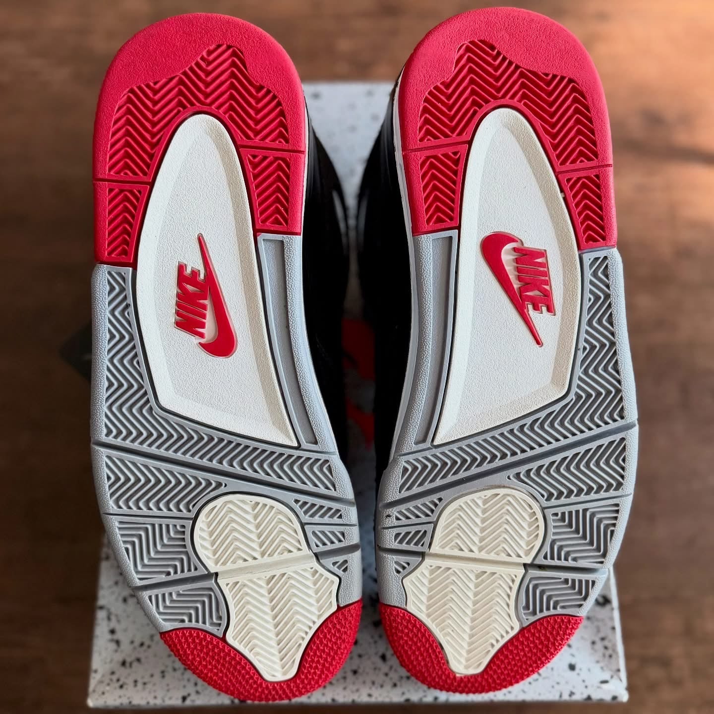 Retro 4 bred