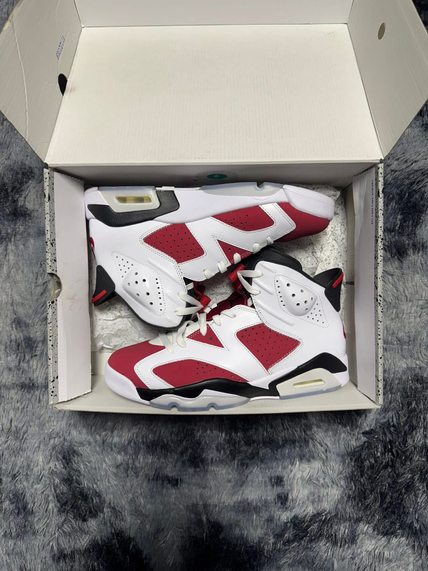 Retro 6 carmine
