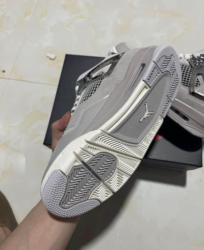 Retro 4 frozen moments