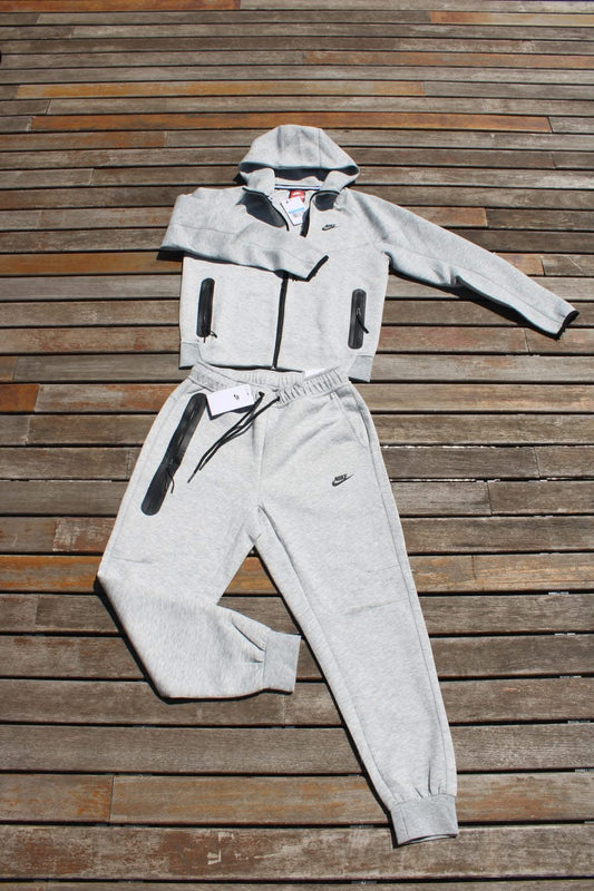 Conjunto Nike tech entero