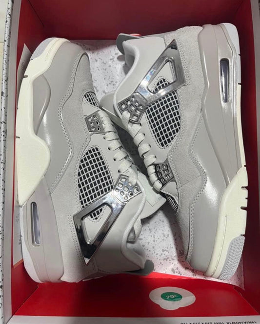 Retro 4 frozen moments