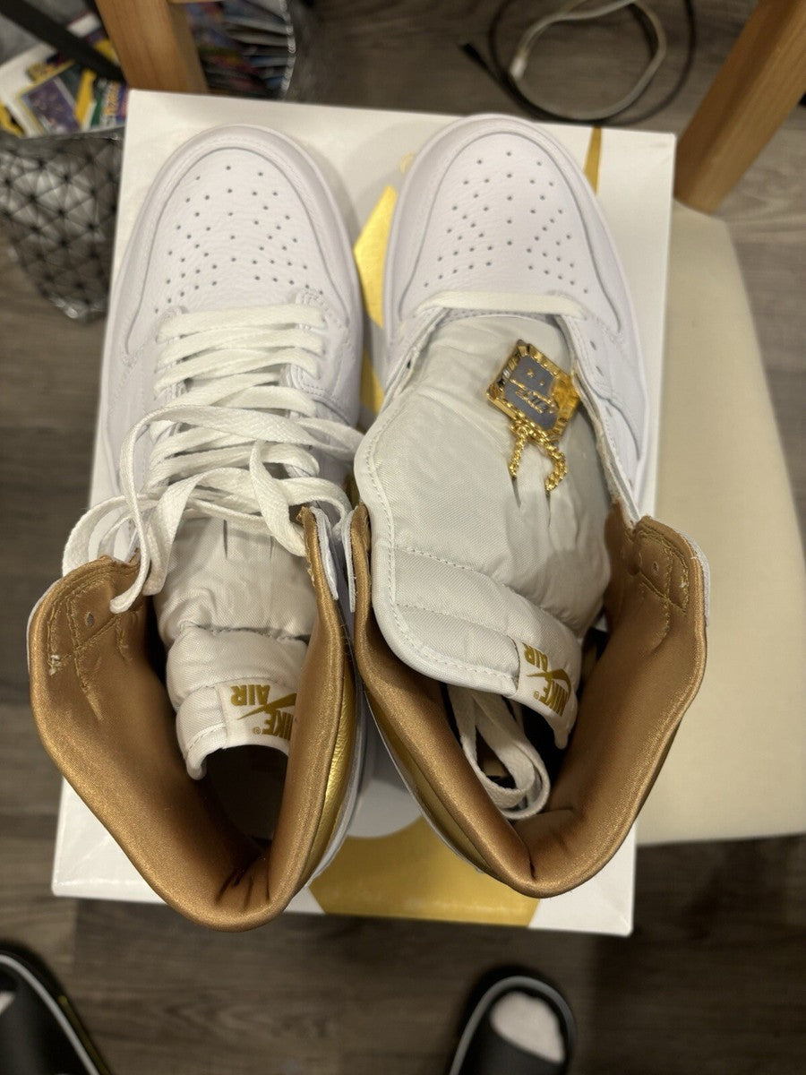 Air Jordan 1 Retro doradas