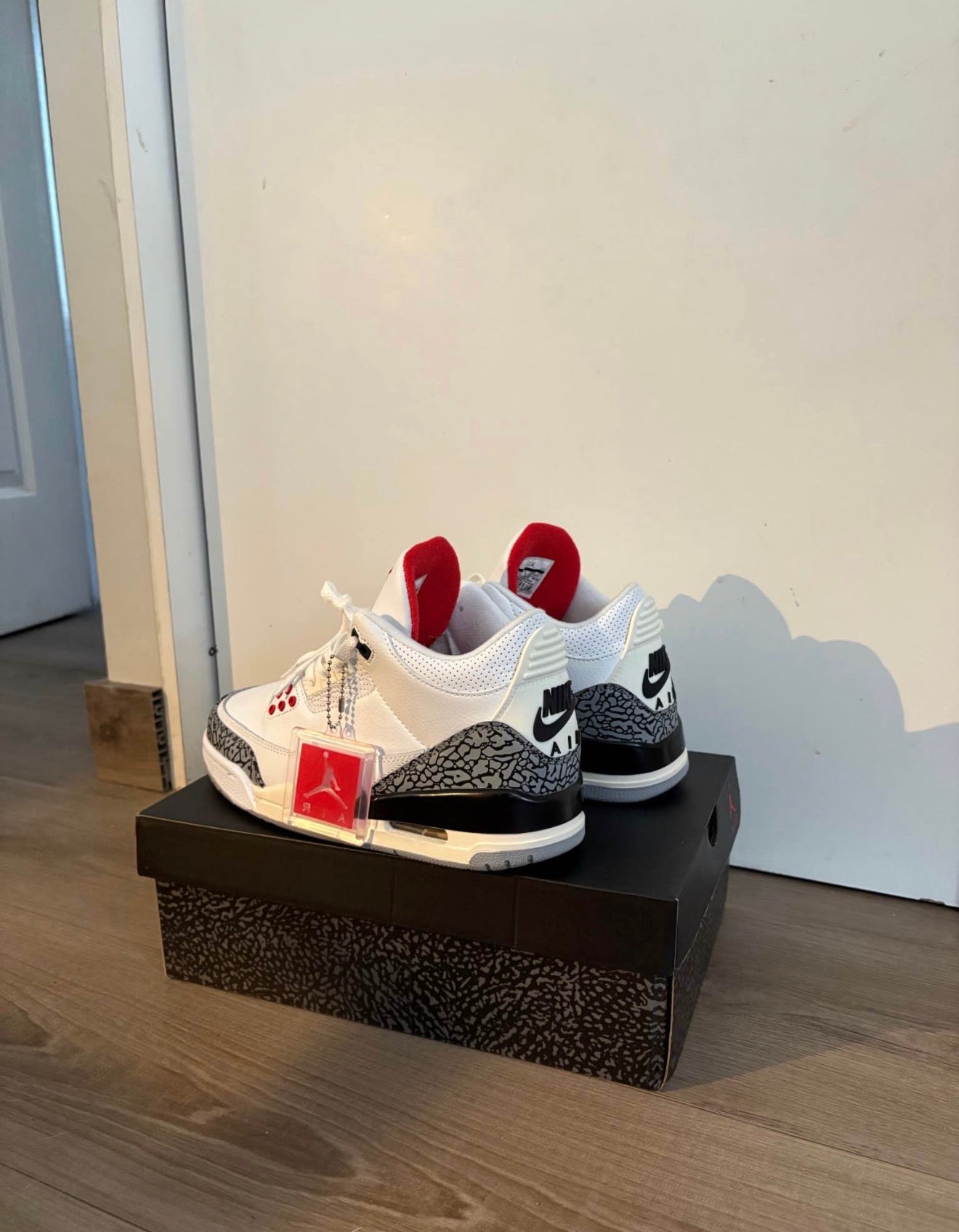 Retro 3 white cement