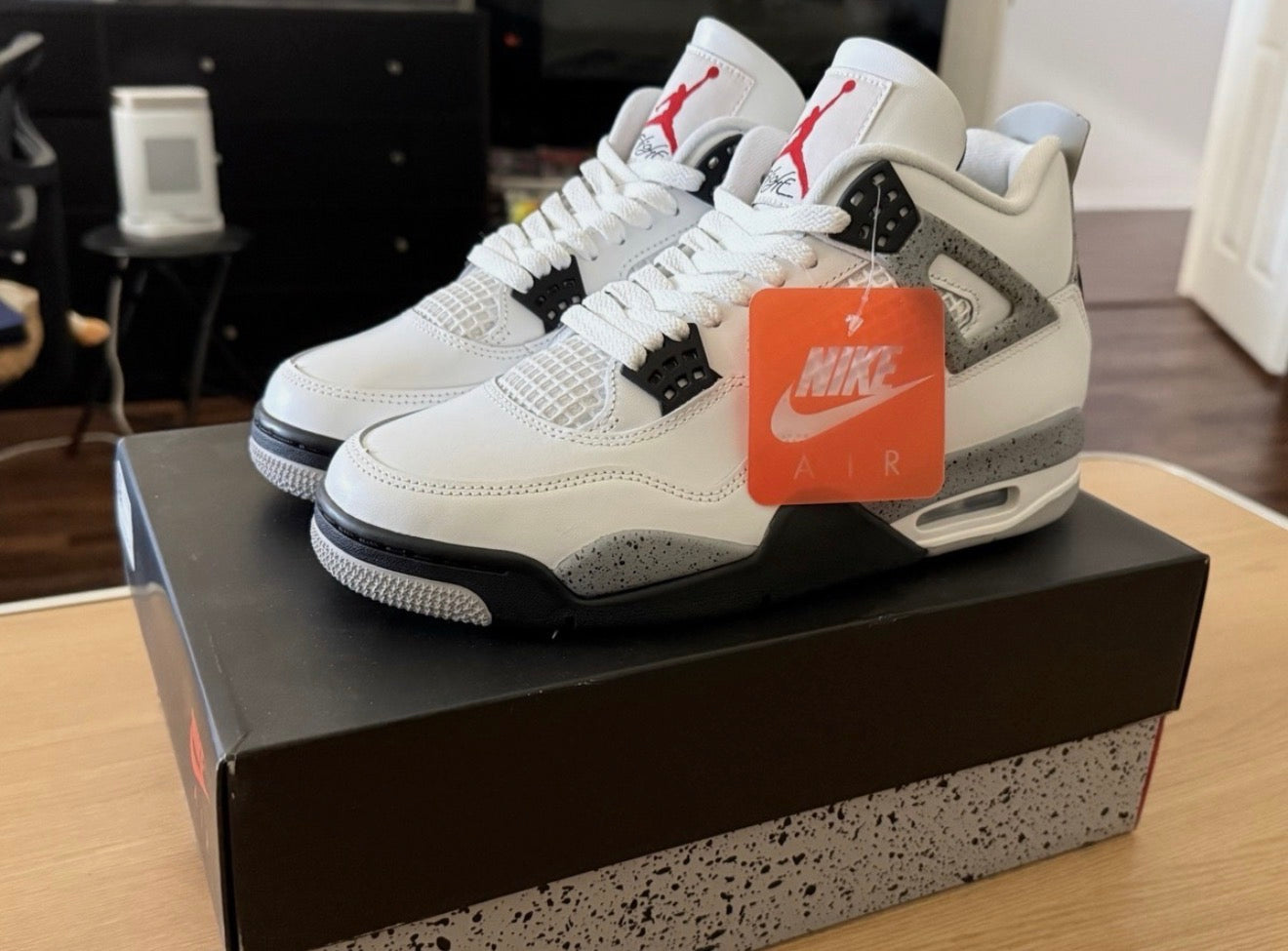 Retro 4 white cement