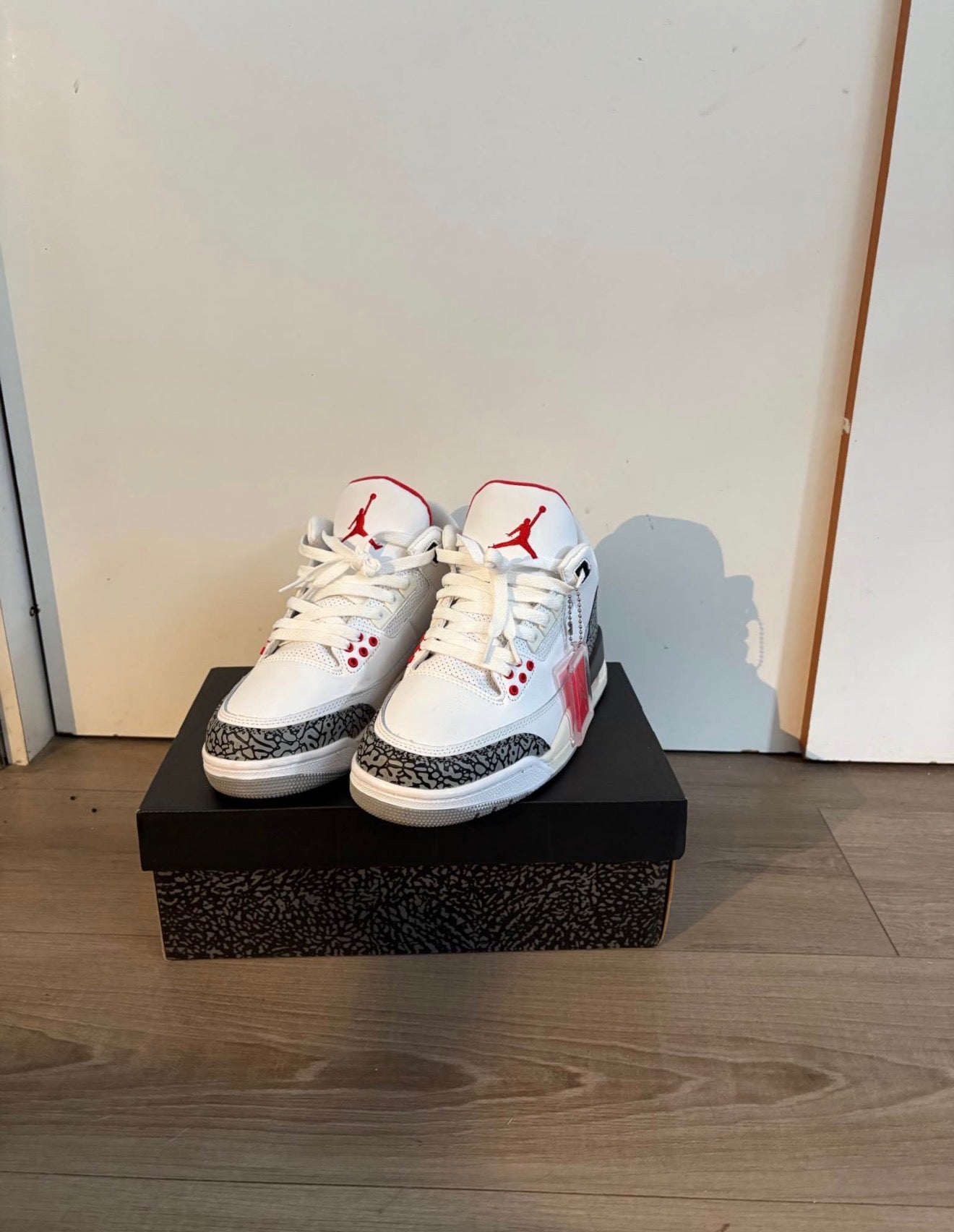 Retro 3 white cement